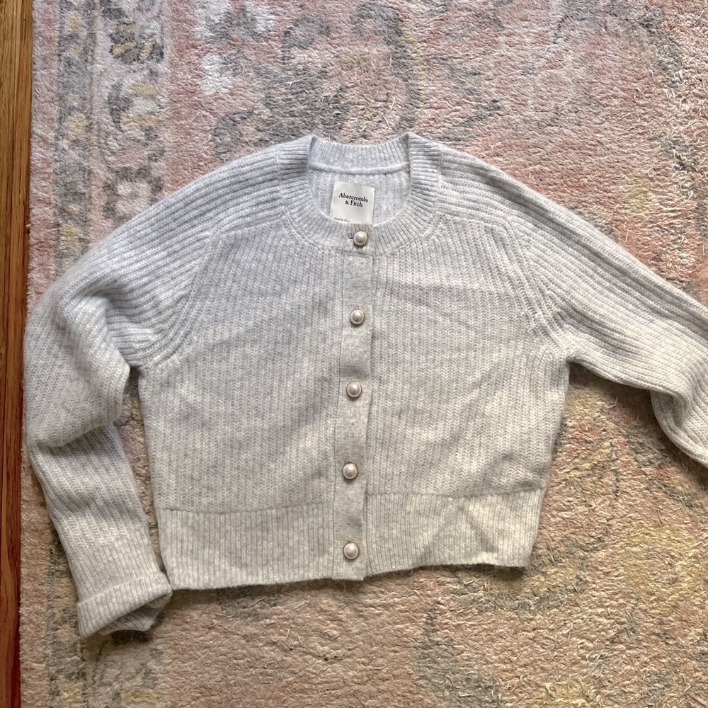 abercrombie pearl button cardigan, size s